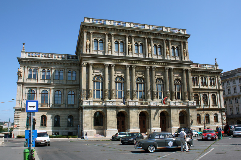 Opiniones de Academia de Ciencias de Hungría